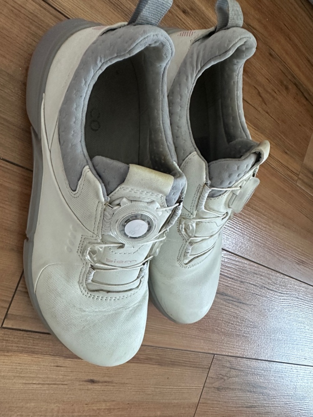 Ecco Women's Lace-Free Comfort Sneakers in Light Cream and Gray